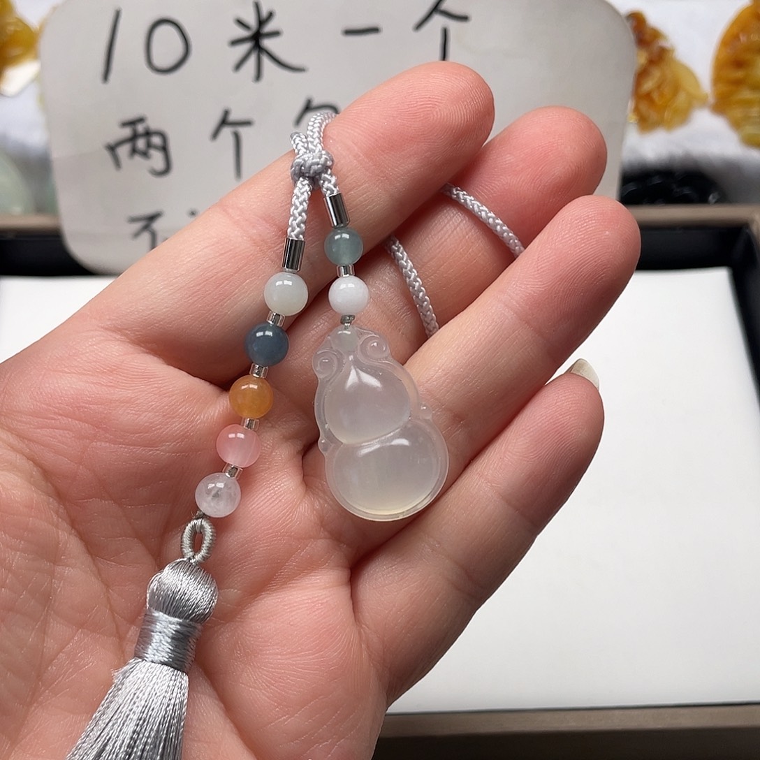 花***态蛇纹石玉未镶嵌颈饰