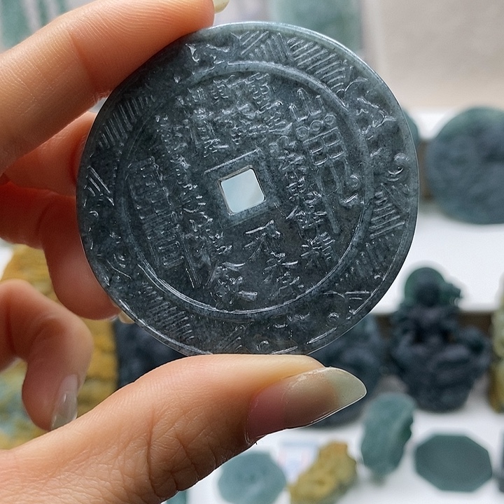 聴***落翡翠未镶嵌颈饰翡翠