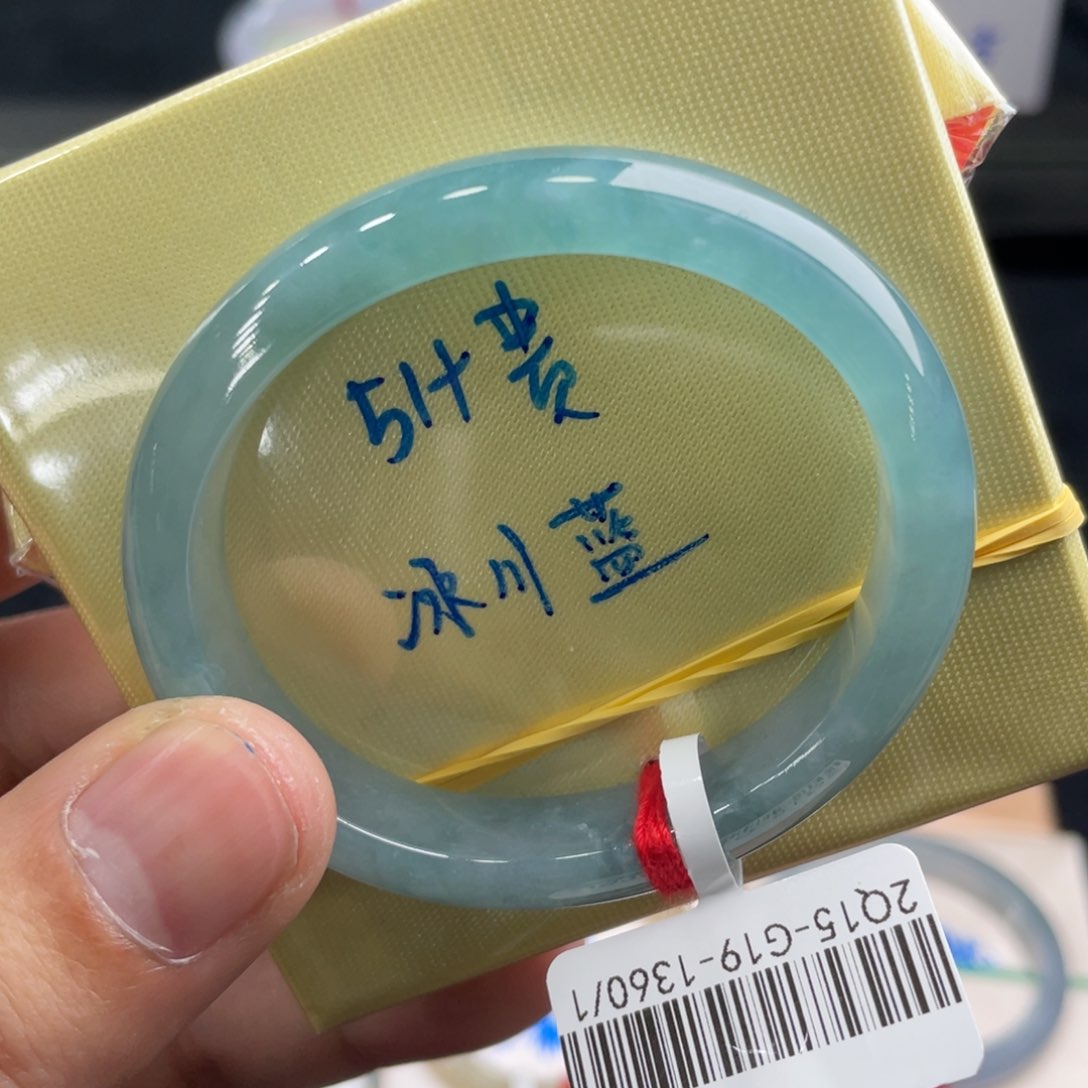 翡翠手镯未镶嵌翡翠手镯