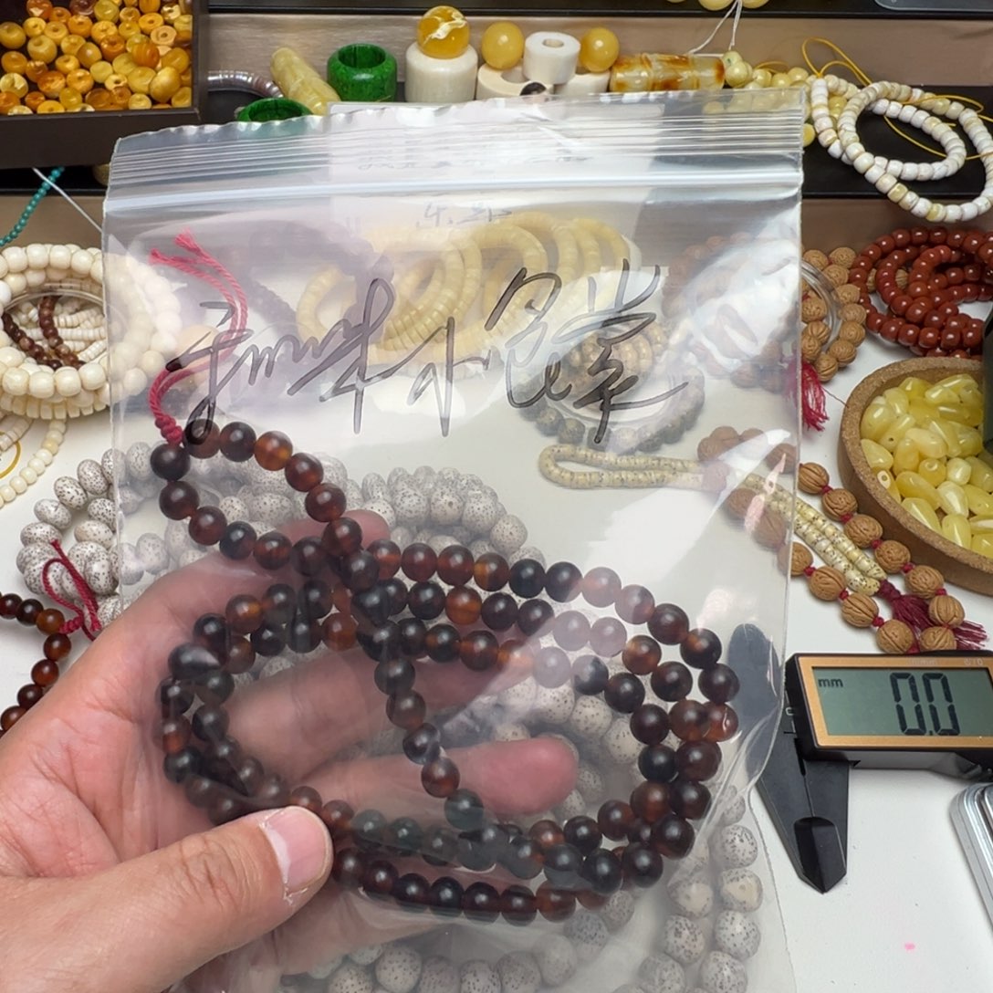 琥珀裸石未镶嵌和***堂特价咩咩