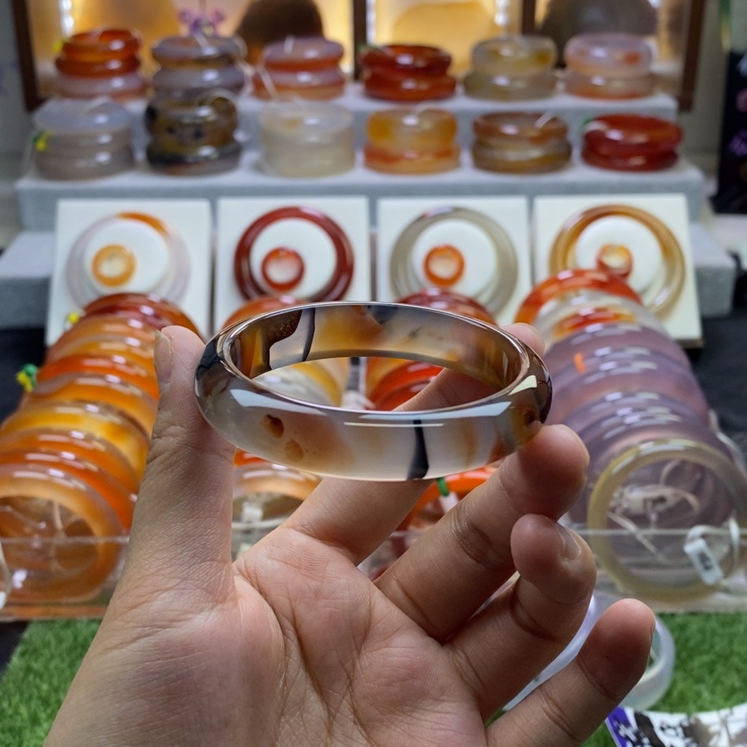 手镯玛瑙/玉髓未镶嵌