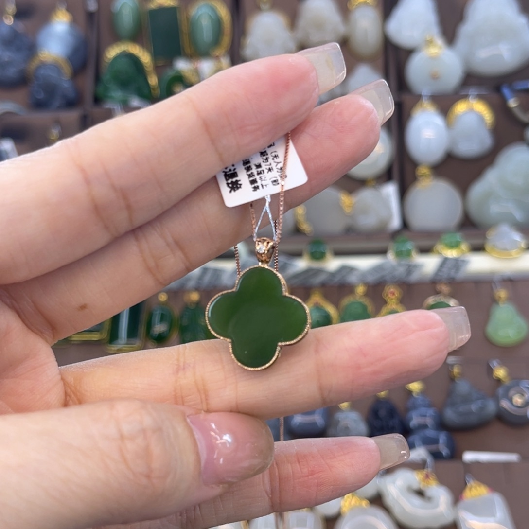 和田玉吊坠18K金镶嵌