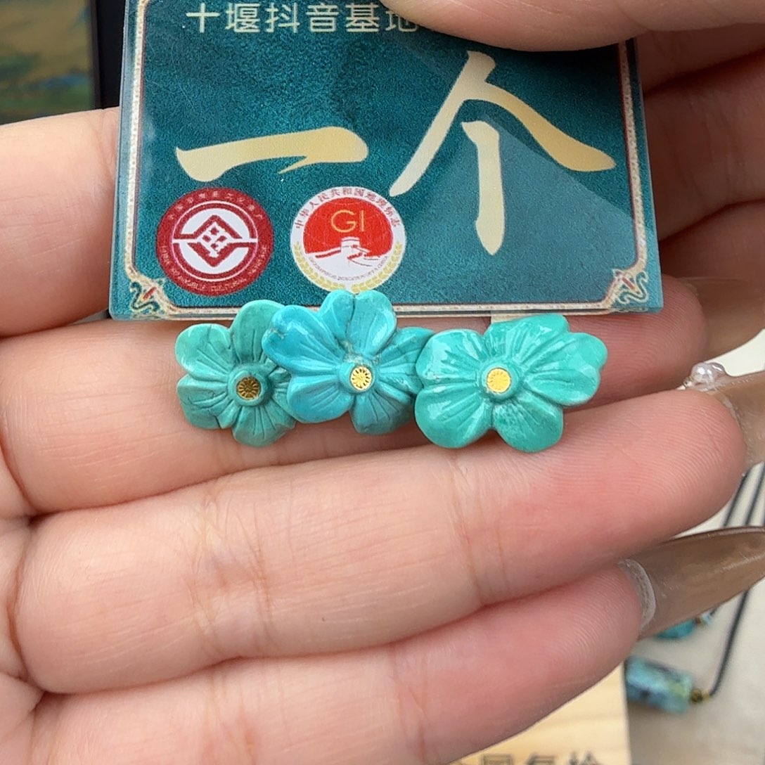 绿松石未镶嵌珠宝奇石