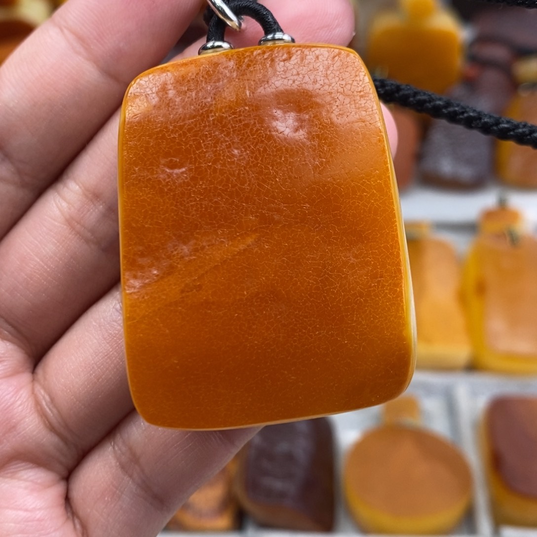 琥珀吊坠(赠链)未镶嵌