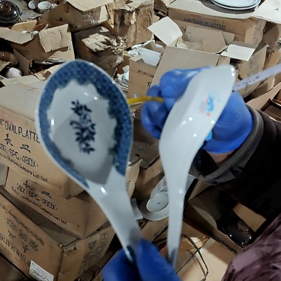 绿泥盘子碗茶壶啥都有