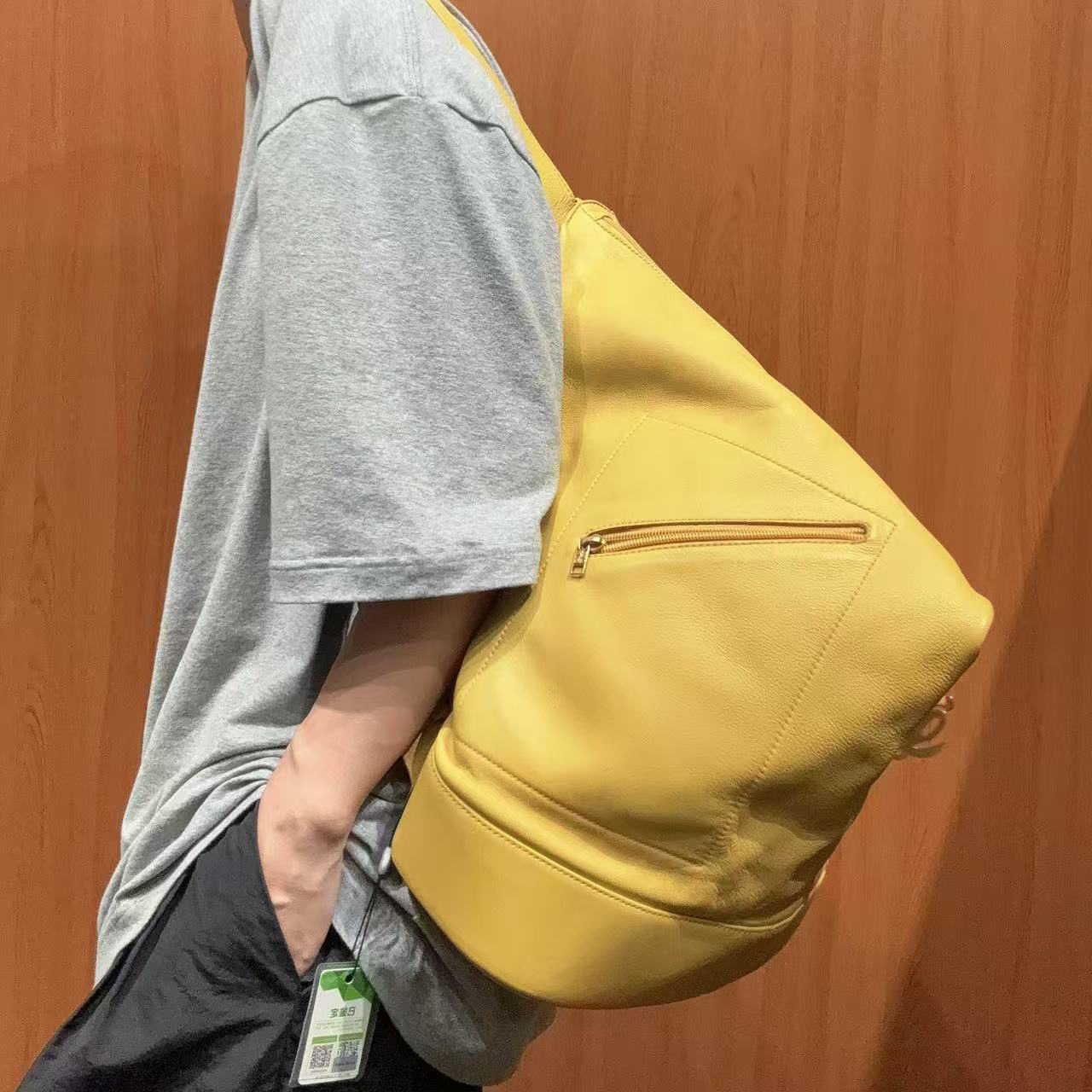 95新 LOEWE/罗意威 【蕾】 1JW818 蛋黄色子母双肩包