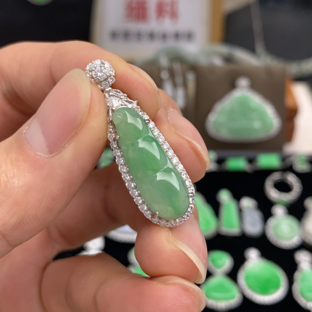 翡翠颈饰银S925镶嵌天然翡翠