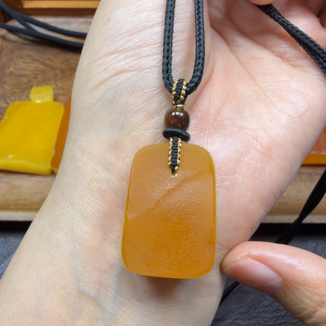 琥珀未镶嵌吊坠(赠链)