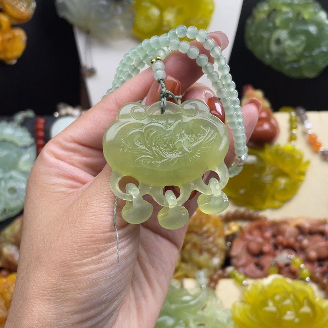 未镶嵌蛇纹石玉颈饰