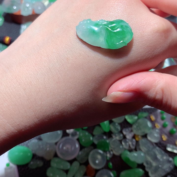 翡翠未镶嵌颈饰翡翠