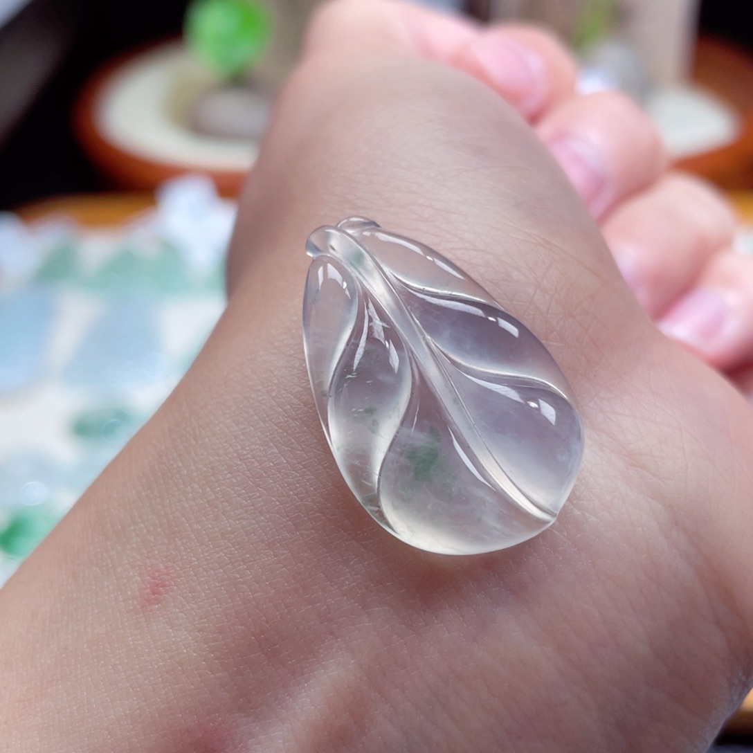 翡翠颈饰未镶嵌叶子