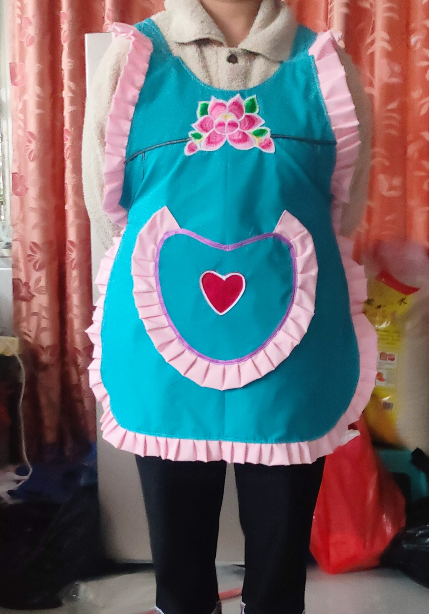 贵州少数民族围裙花边设计厨房专用防污防油工作服