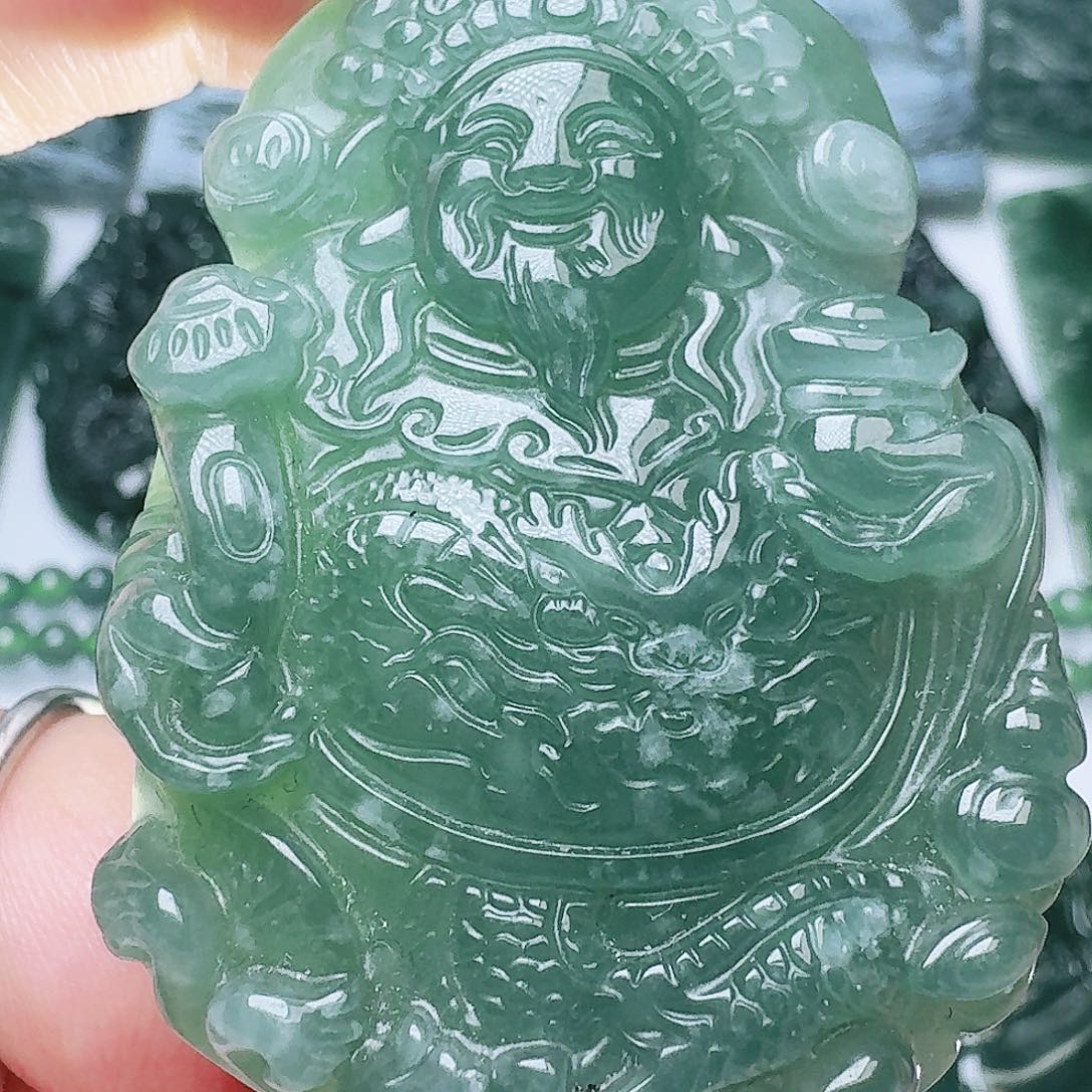 翡翠未镶嵌颈饰天然的A货翡翠多样性发其一 