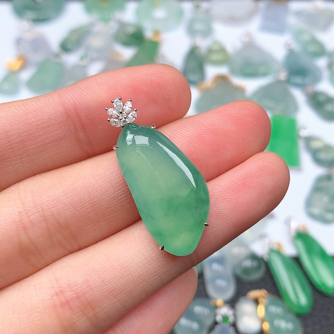 翡翠颈饰18K金镶嵌郑*郑天然翡翠