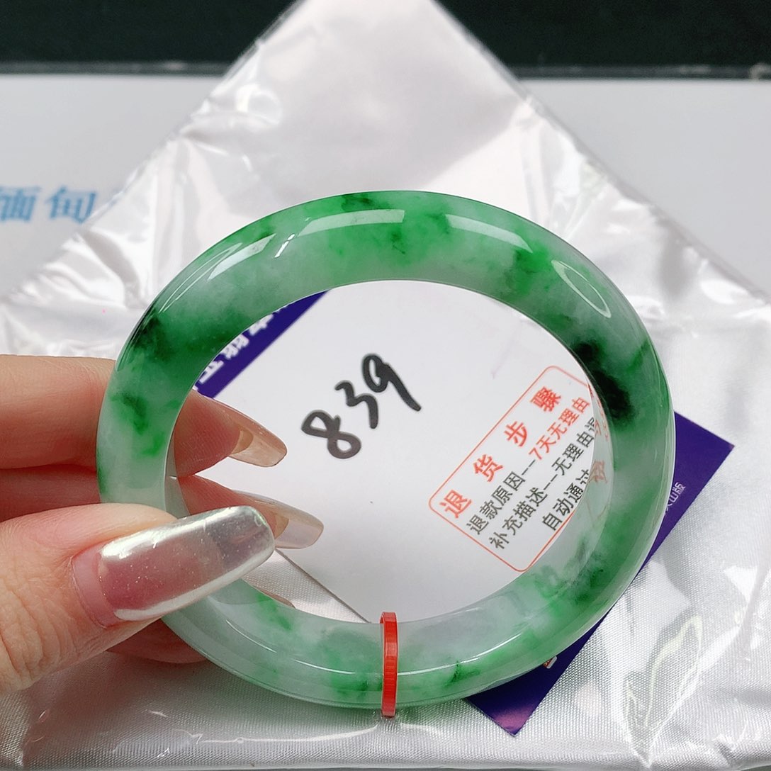 翡翠手镯未镶嵌翡翠手镯