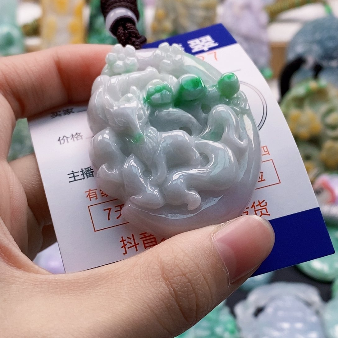 吊坠(不含链)未镶嵌翡翠