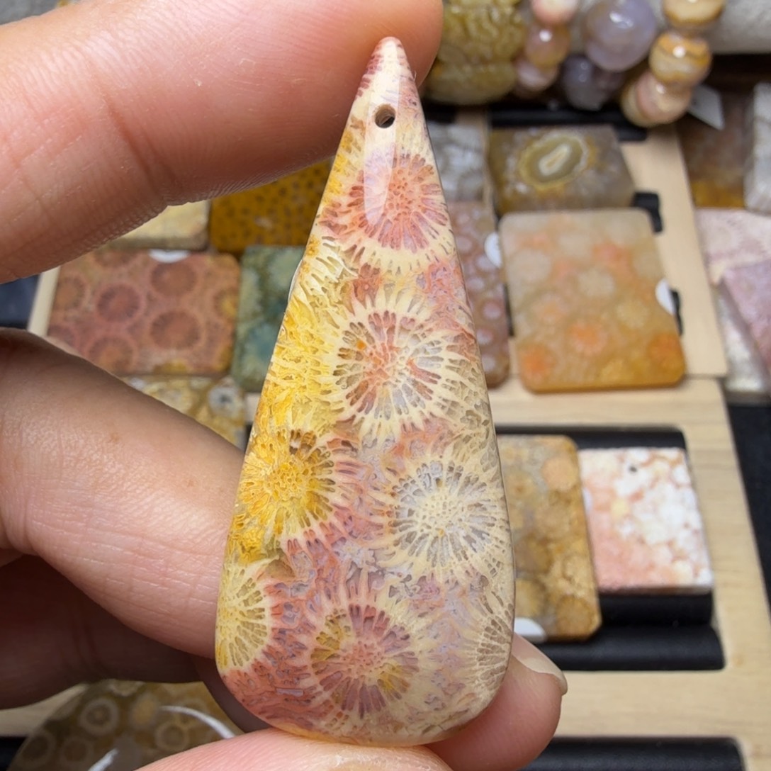 硅化玉未镶嵌纯天然色有机玉石保真色