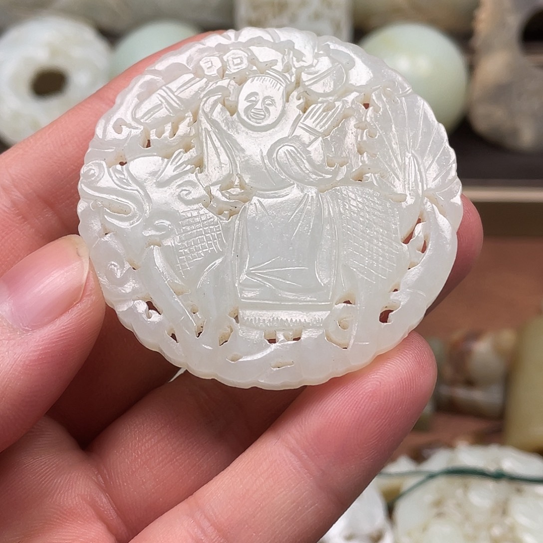 沧***海和田玉未镶嵌颈饰