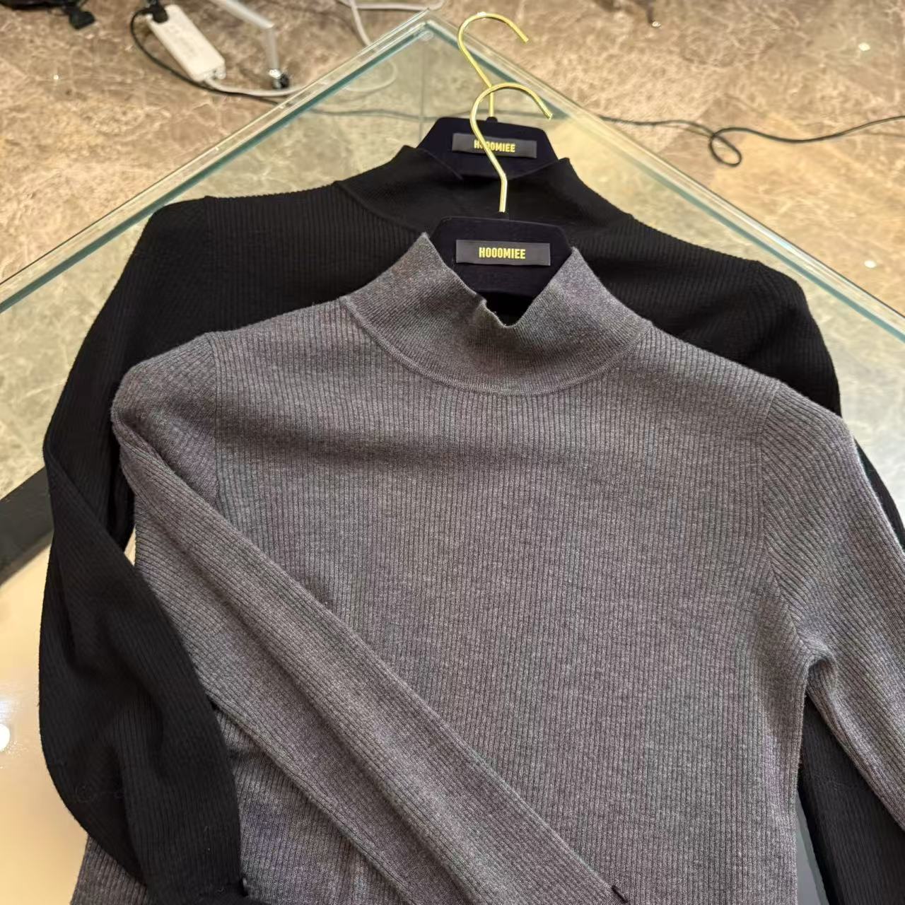 Hooomiee经典纯色坑条设计高领针织女士长袖上衣ML24138