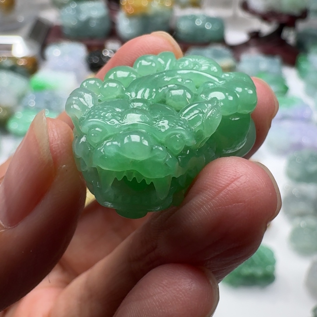 翡翠未镶嵌挂件貔貅