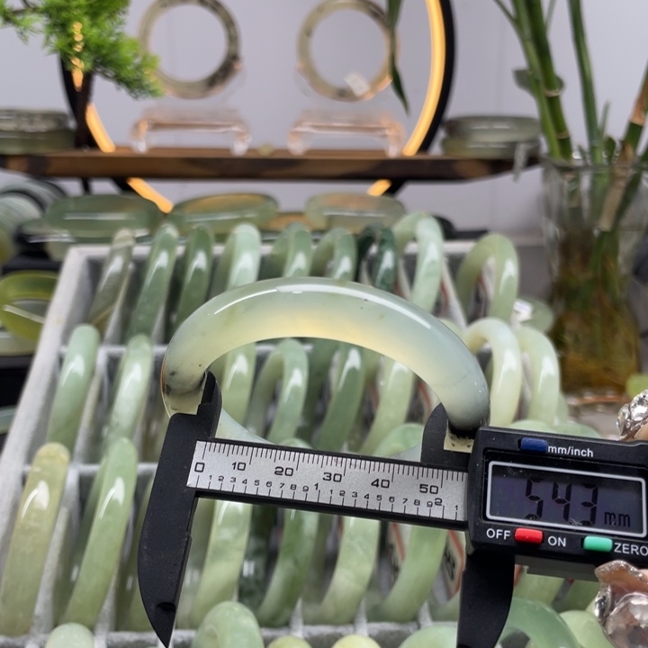 蛇纹石玉未镶嵌手镯402