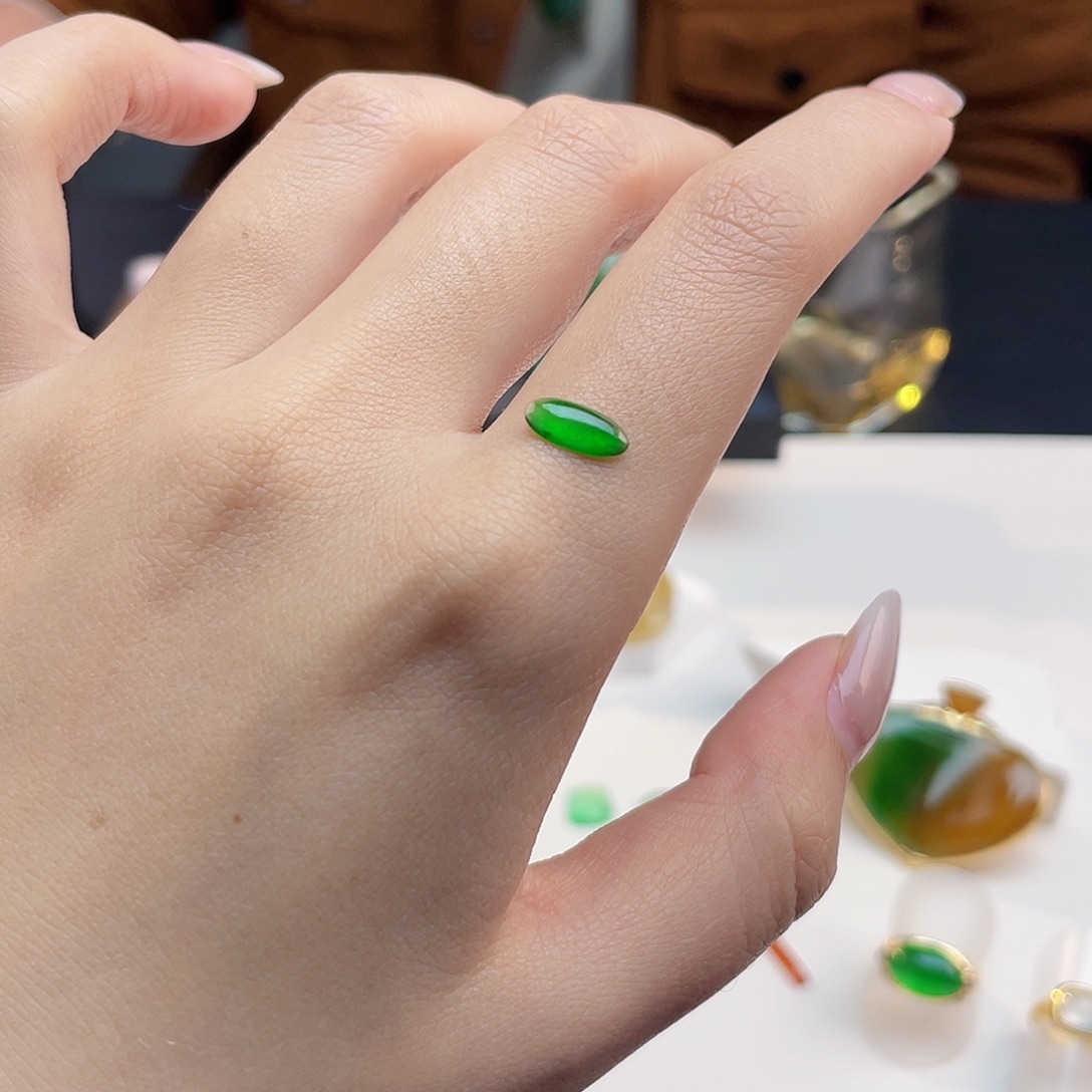 翡翠裸石小绿条定制材料