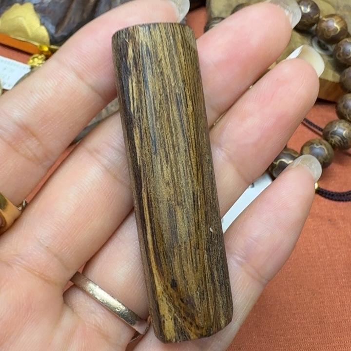 大叶紫檀（黑酸枝木类）