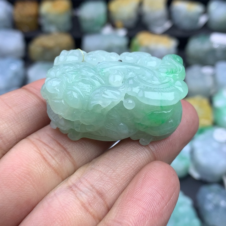 翡翠颈饰未镶嵌群天然缅甸翡翠A货貔貅吊坠
