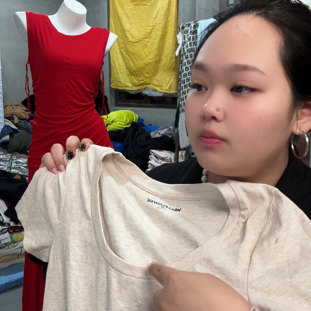 大u领米色螺纹短袖