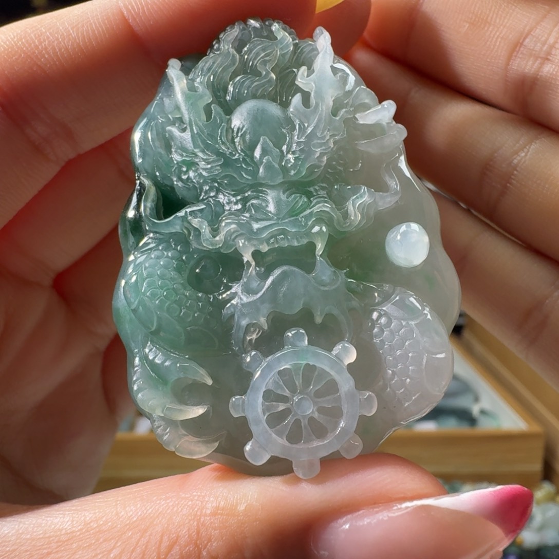 定制翡翠未镶嵌龙