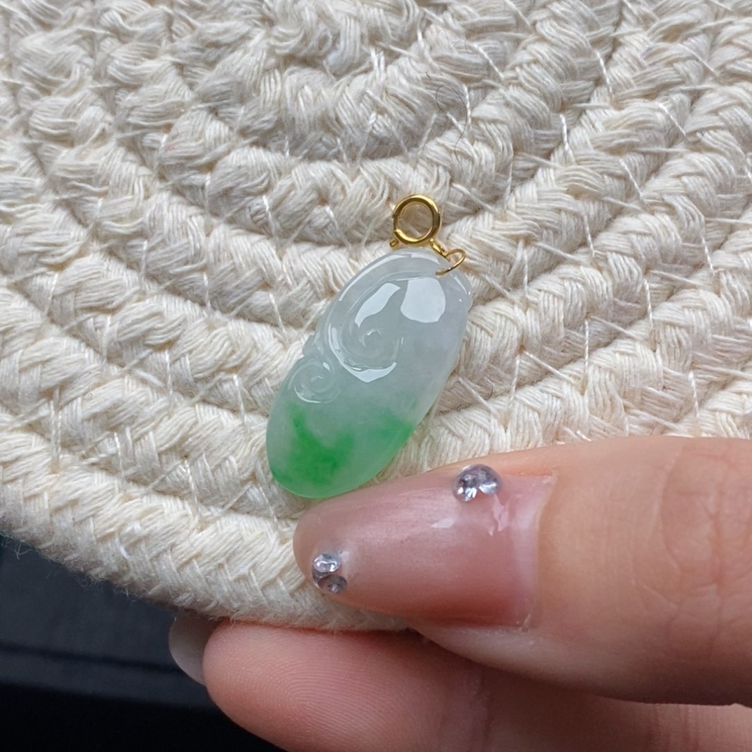 翡翠颈饰18K金镶嵌翡翠