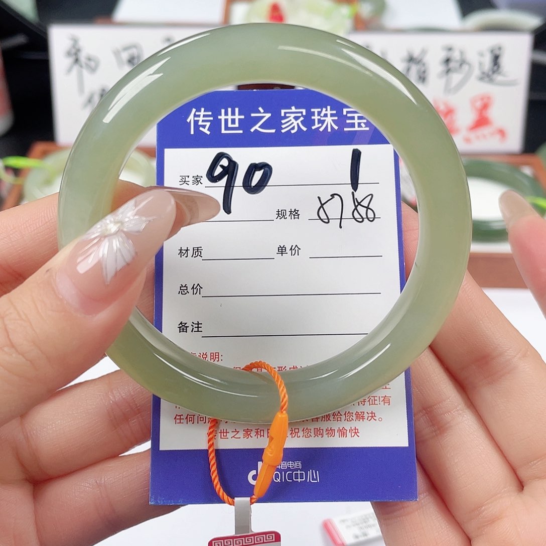 和田玉手镯未镶嵌