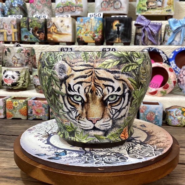 手绘老虎多肉透气花盆