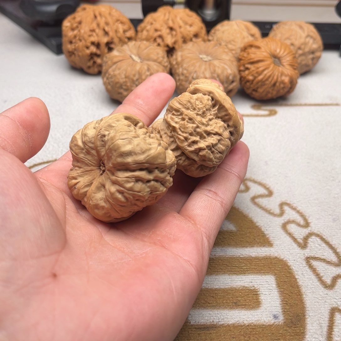文玩核桃手板等产品的生产