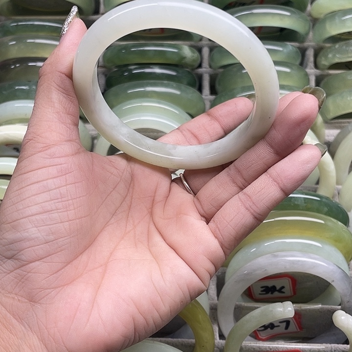 蛇纹石玉未镶嵌手镯350
