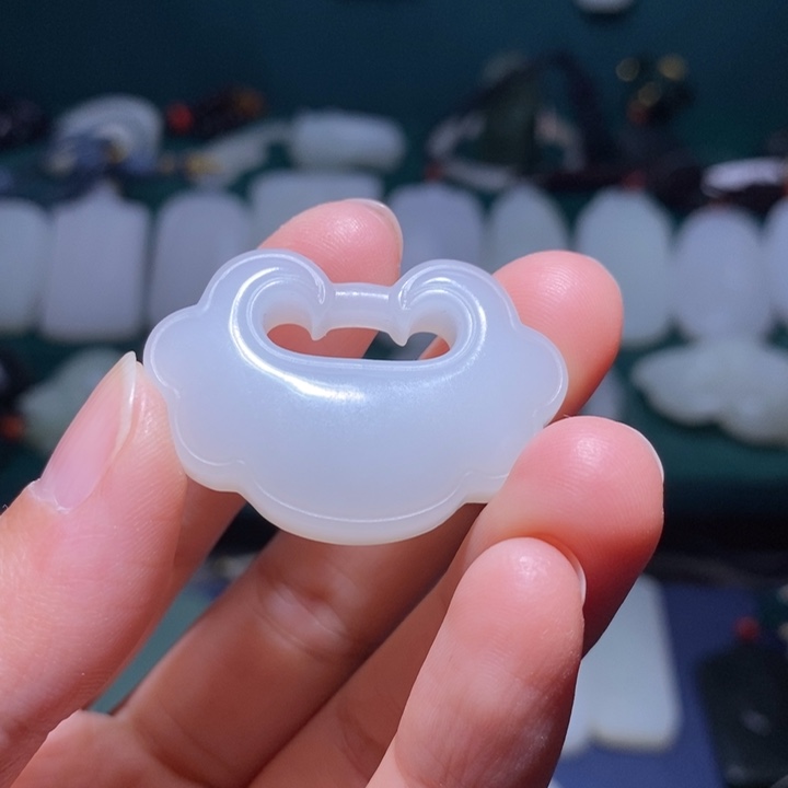 和田玉颈饰未镶嵌如意锁