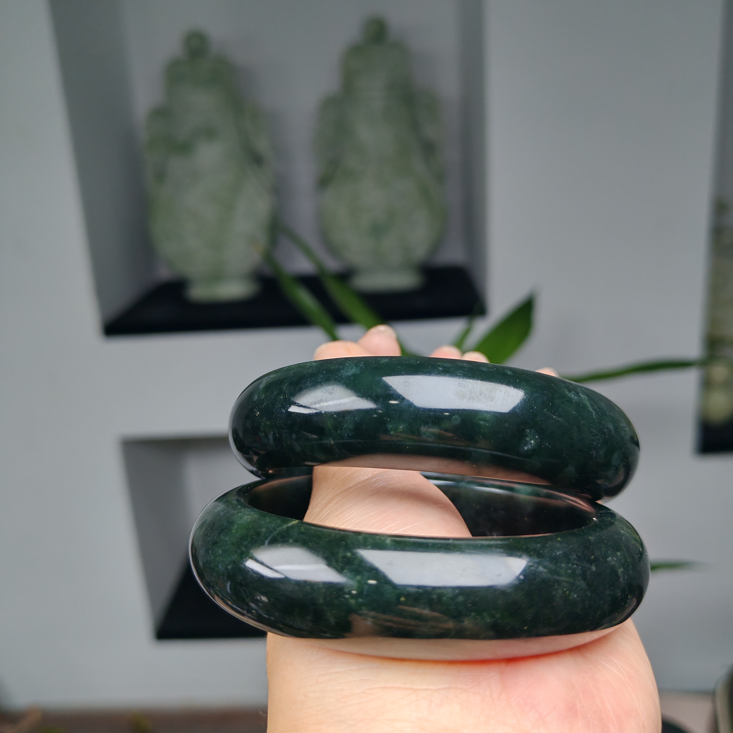 17-19岫玉上品精美纯色聚宝盆手镯（随机发货其中一个）