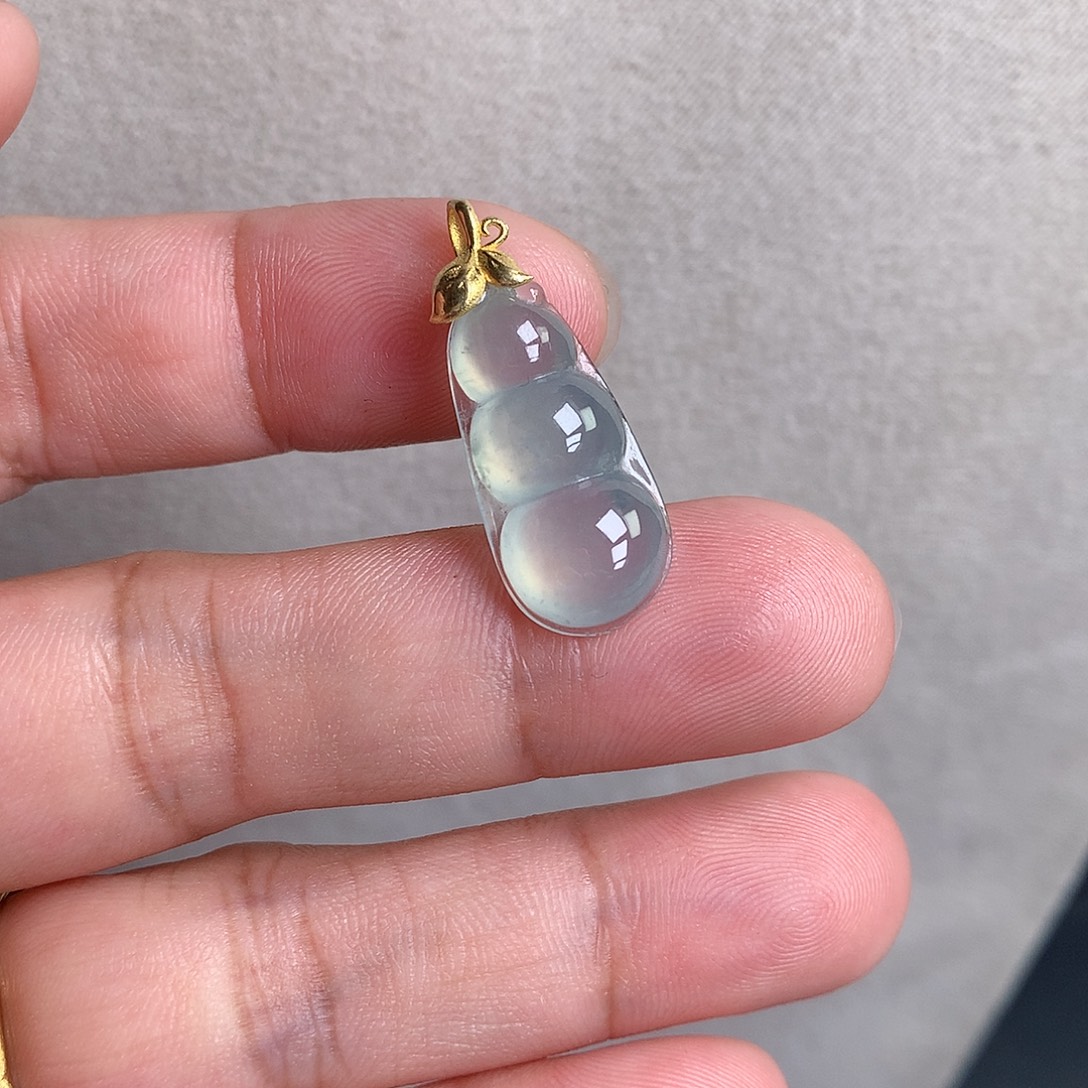 翡翠裸石18K金镶嵌缅甸天然A货翡翠冰种豆子