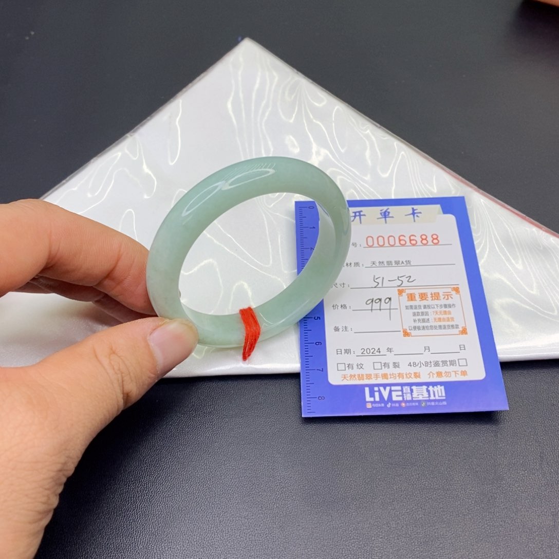 翡翠手镯未镶嵌翡翠