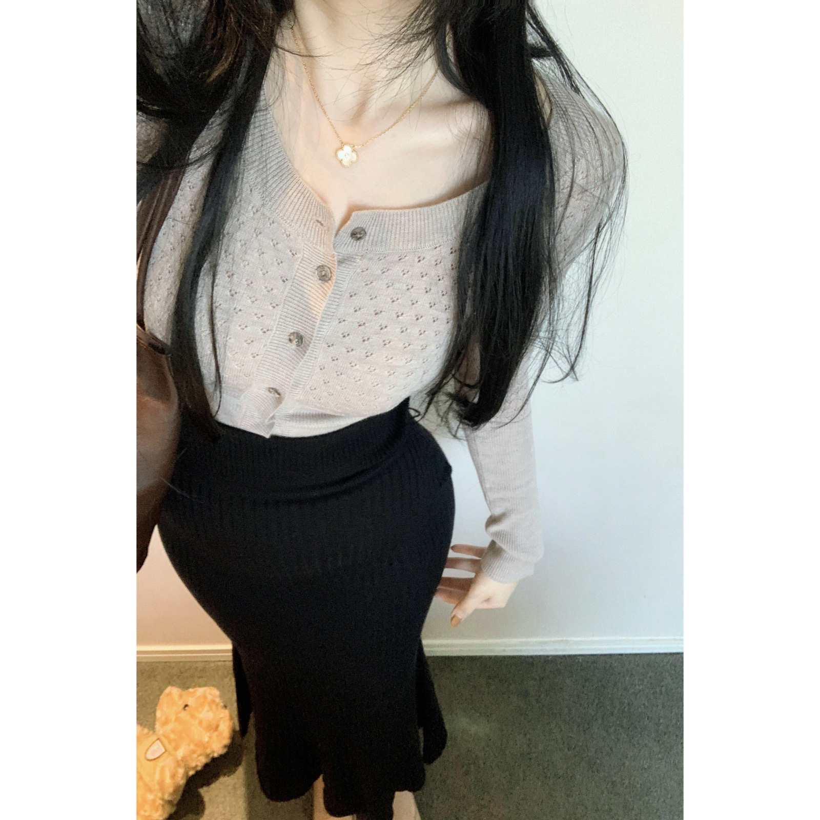 城南边儿10.20系扣镂空钩花9羊毛亲肤针织上衣修身小开衫2025新款