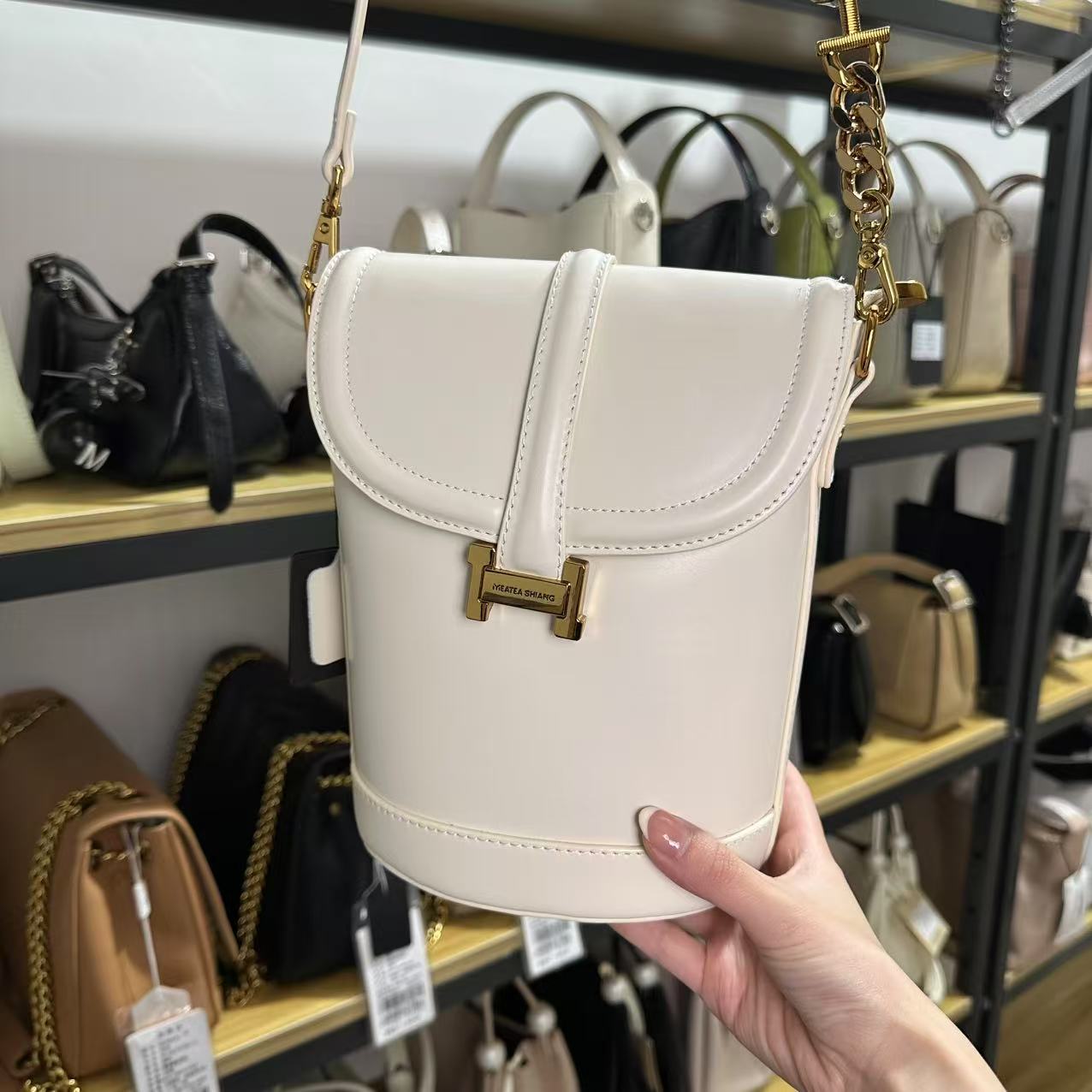 A1010时尚女款轻奢真皮高级设计感百搭腋下女士小众包包