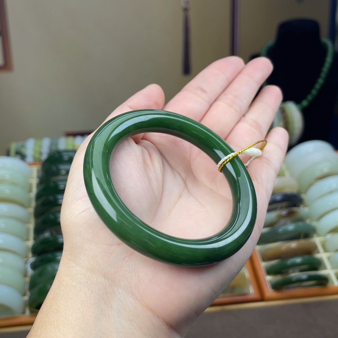 和田玉未镶嵌手镯