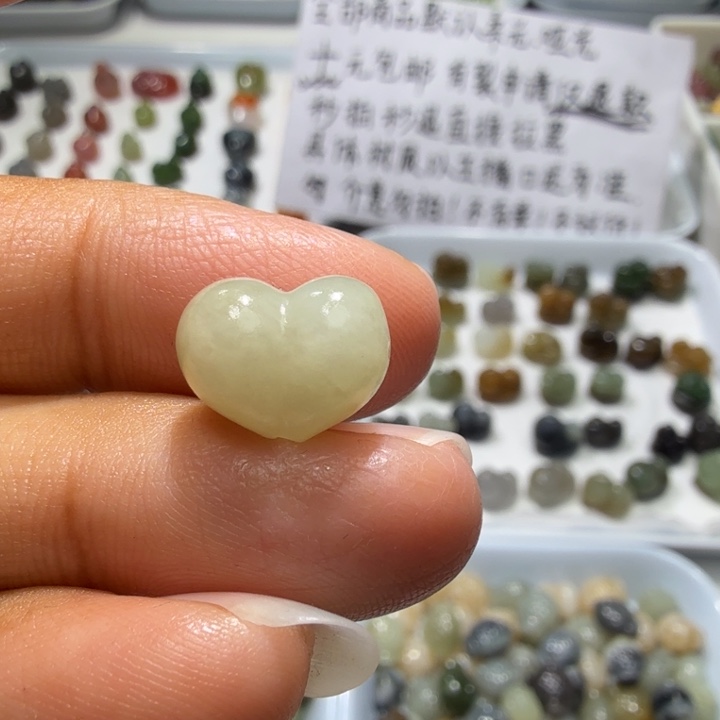 和田玉未镶嵌珠宝奇石