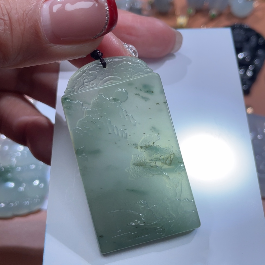 翡翠颈饰未镶嵌翡翠