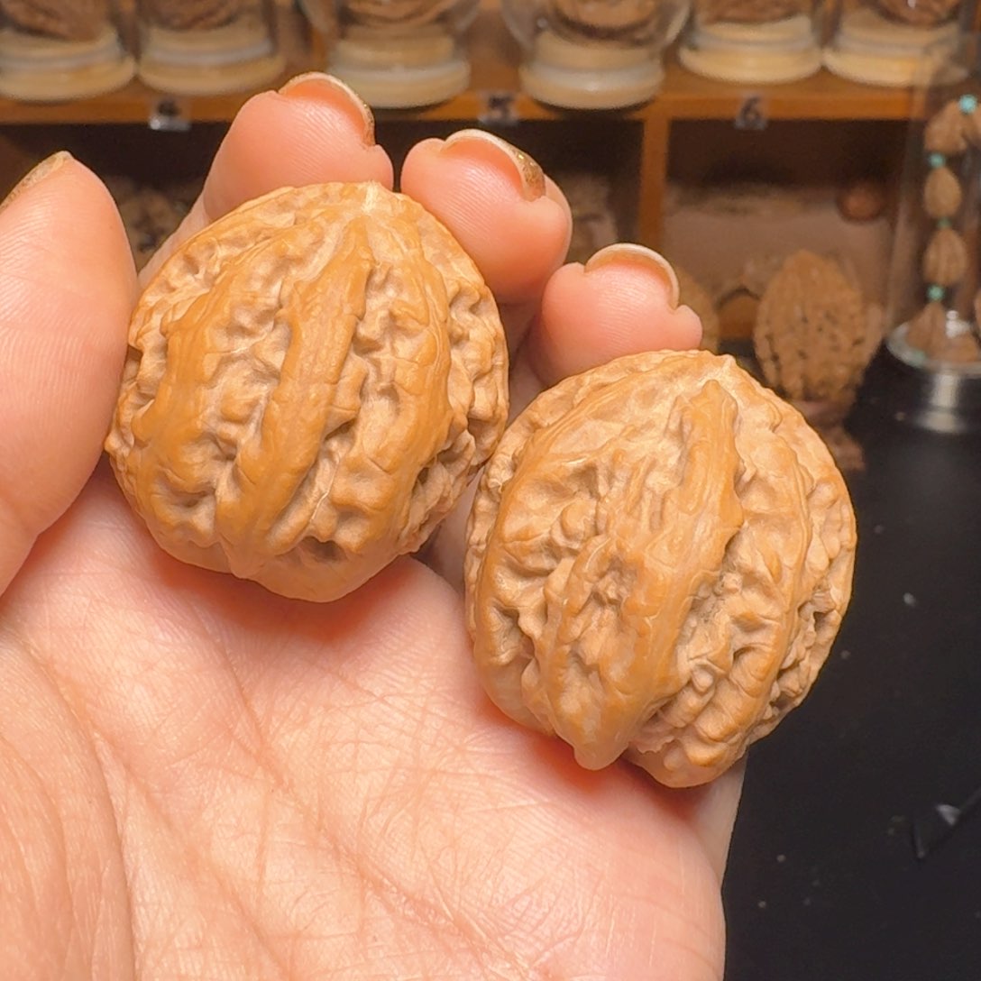 磨盘 纯野生东北楸子文玩核桃手把件