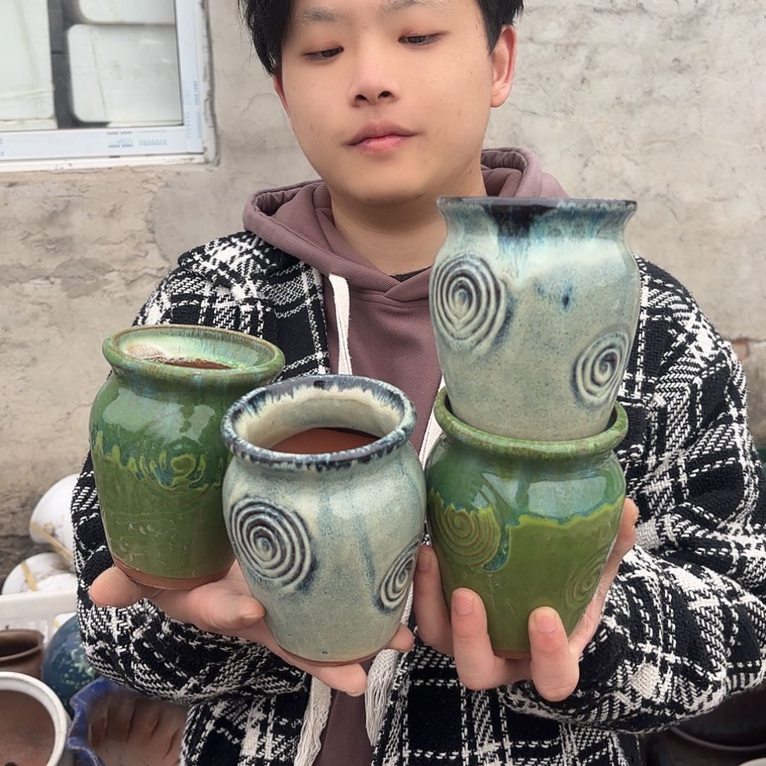 紫砂花盆口径10高14四个小萝卜