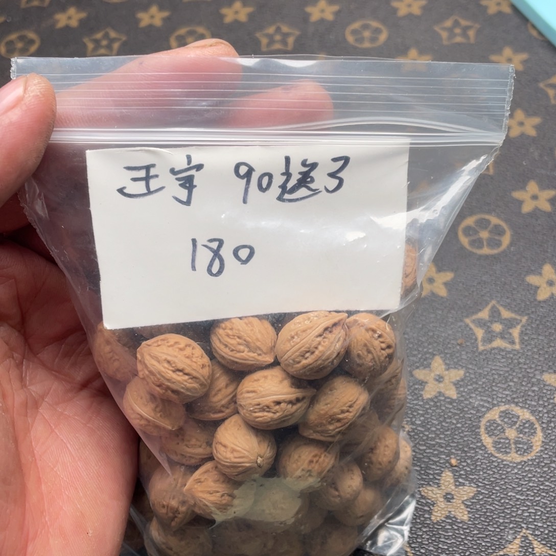 王***宇吊坠文玩核桃秋子