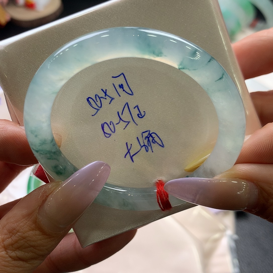 翡翠未镶嵌手镯50.5圆
