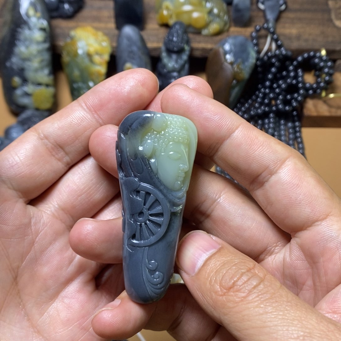 和田玉未镶嵌颈饰