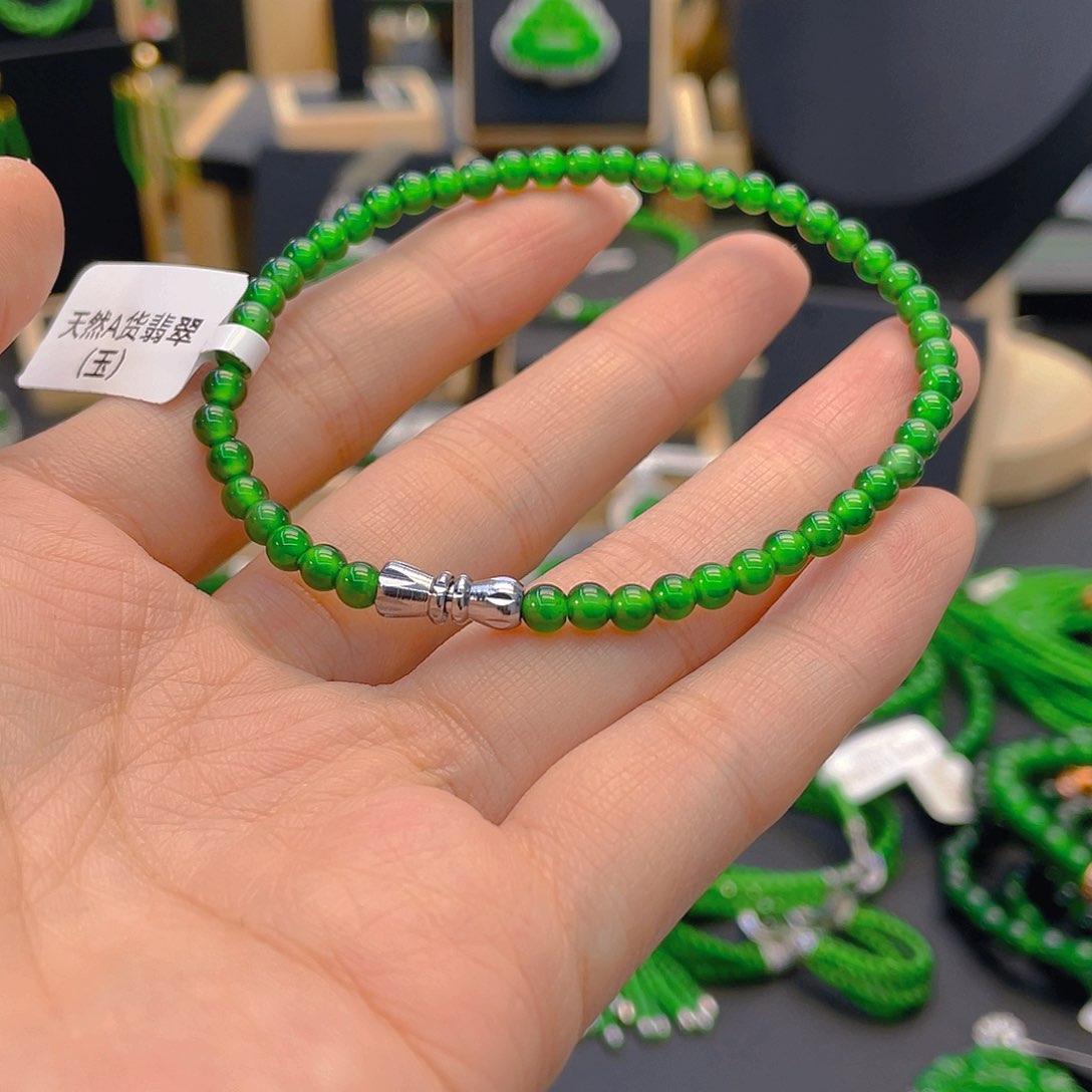 翡翠手链未镶嵌卡4辣阳绿